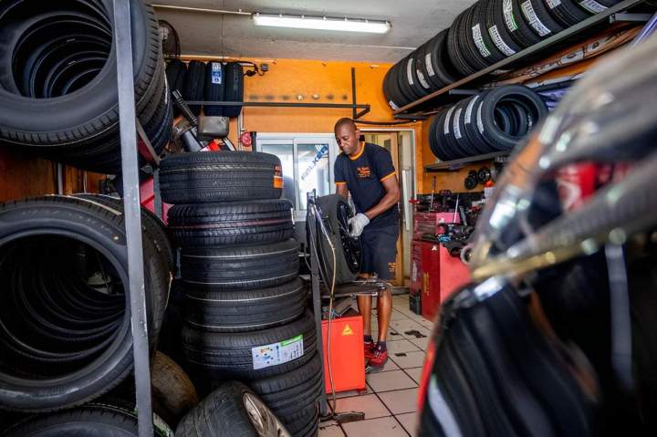 Vente de pneus, La Réunion